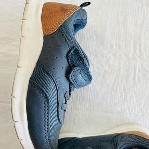 Toddler boys OshKosh shoes.